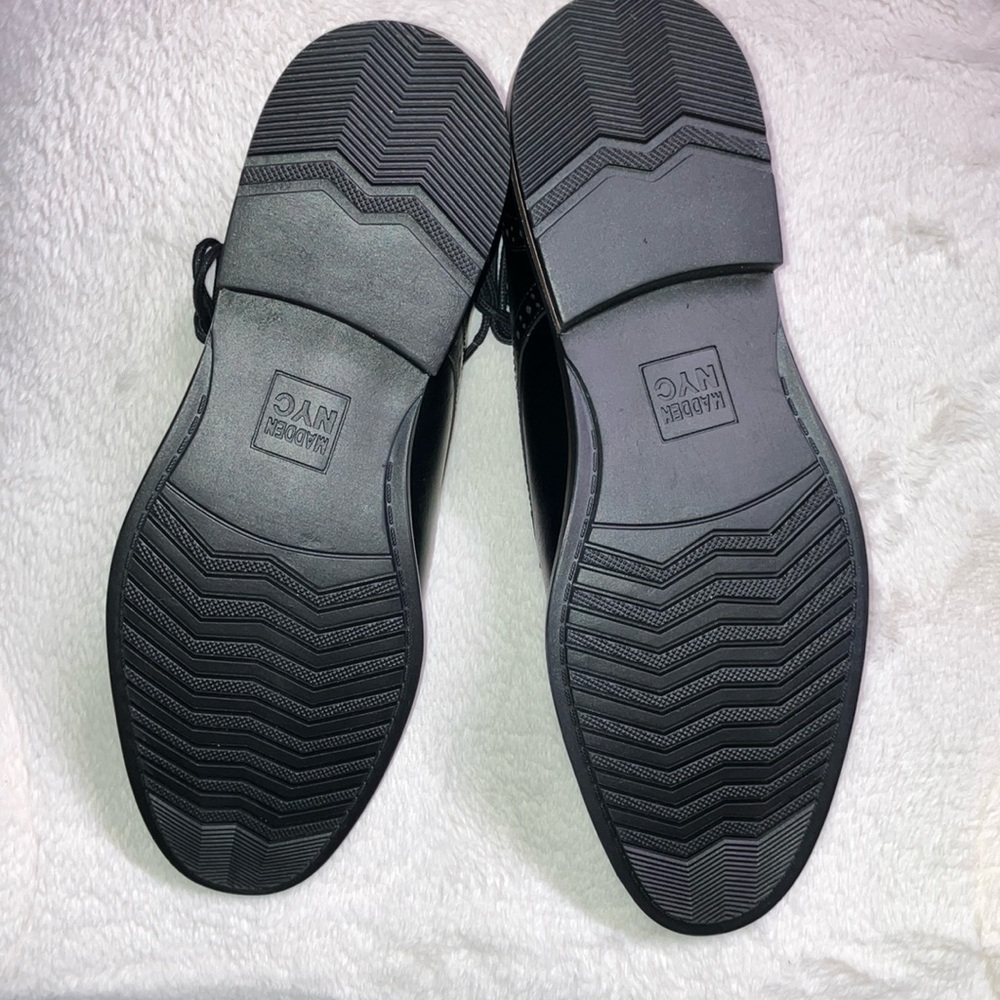Black Oxford Dress Shoes with Smooth Leather and Classic Design - Picture 4 of 12